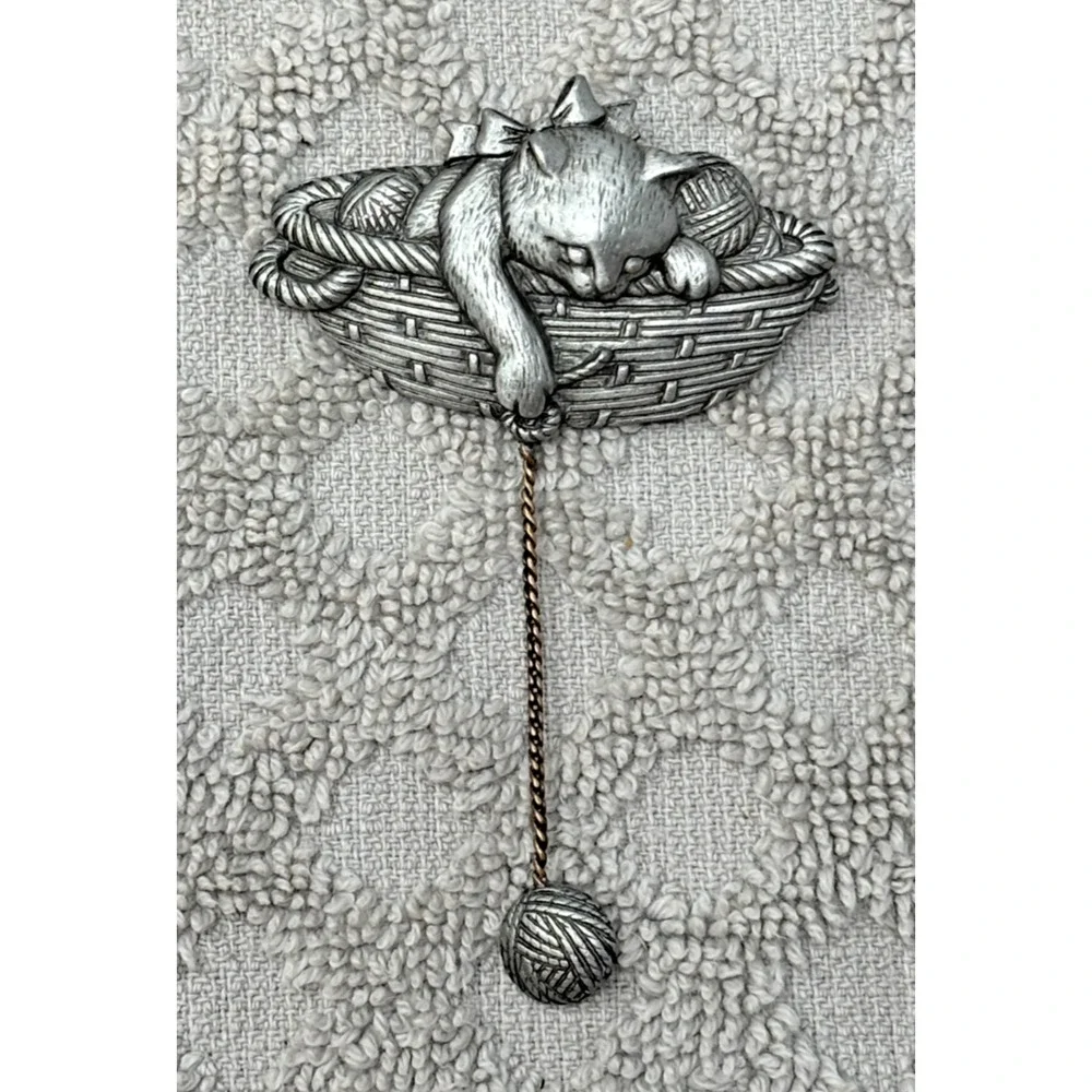 Vintage JJ JONETTE Signed Pewter Kitty Cat &‎ Mouse Articulated Brooch Pin